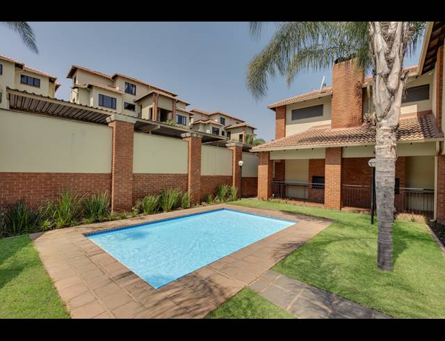 1 BEDROOM APARTMENT BLOCK FOR SALE IN SUNNINGHILL